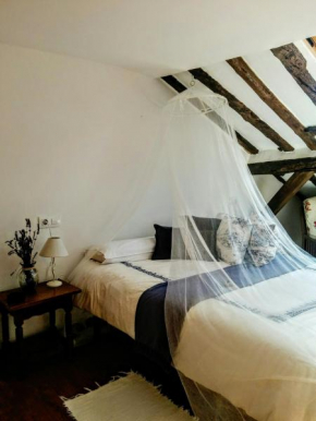 Отель Hostal Refugio De Gredos  Наварредонда-Де-Гредос